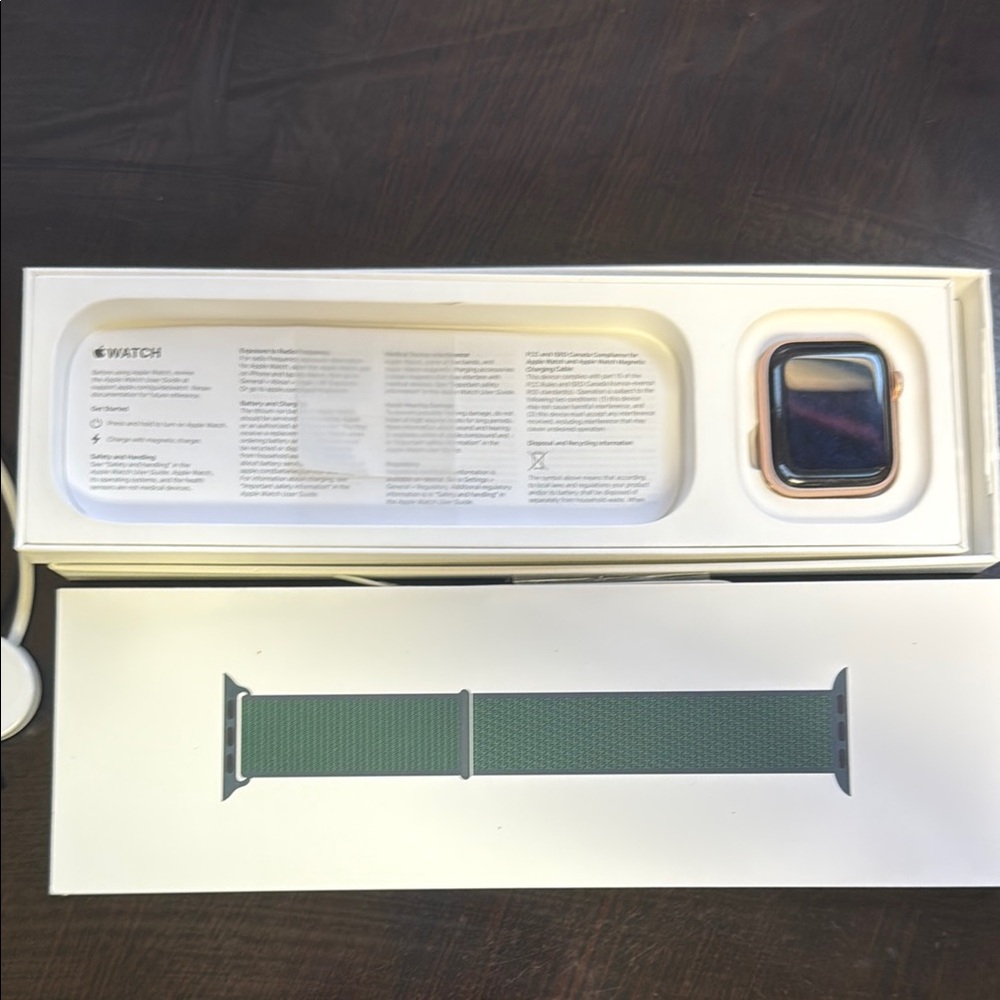 Apple Watch SE 10 with Forest Green Band